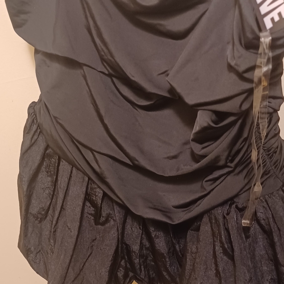 Black Ruched TOP - Picture 9 of 10